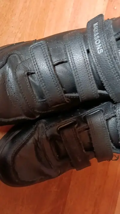 Zapatillas Nro 34 negras para niños con velcro - miniatura 3
