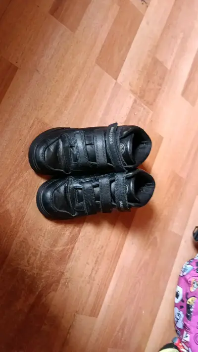 Zapatillas Nro 34 negras para niños con velcro - miniatura 4