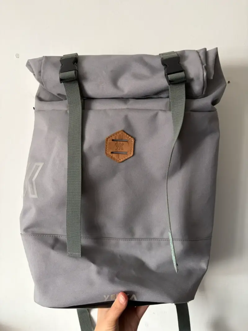 Mochila gris yerka - 2