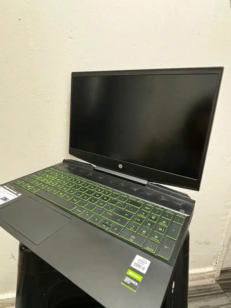 HP Pavilion Gaming con Teclado Retroiluminad - 2