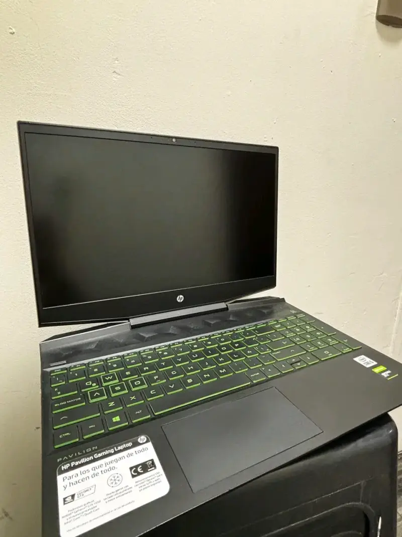 HP Pavilion Gaming con Teclado Retroiluminad - 3