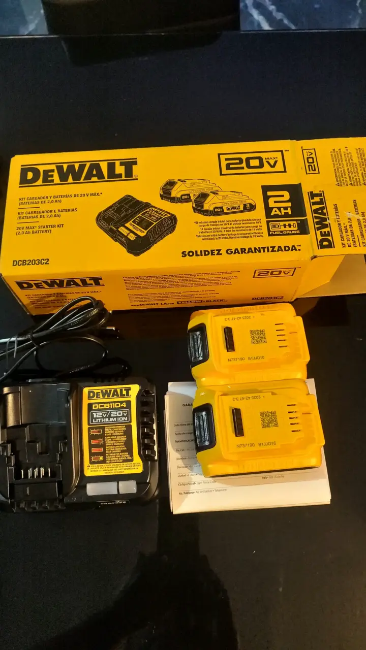 Cargador y baterías DeWalt 20V Max con kit - 2