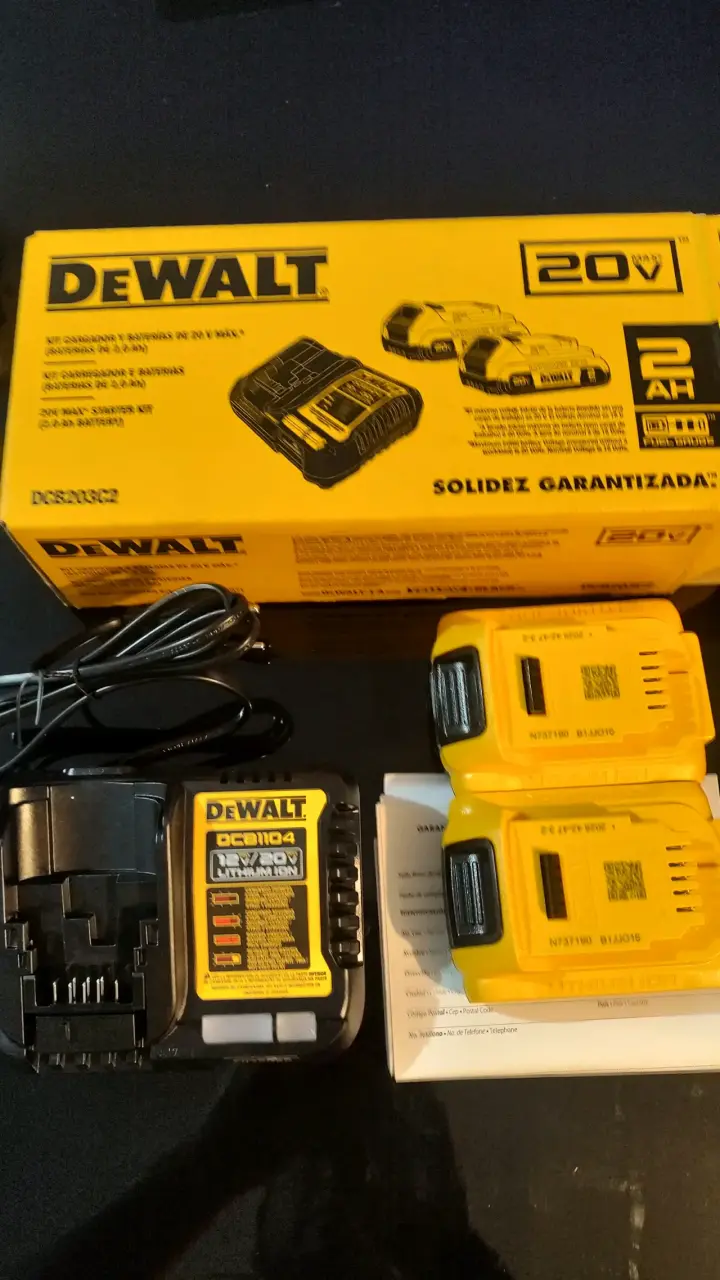 Cargador y baterías DeWalt 20V Max con kit - 3