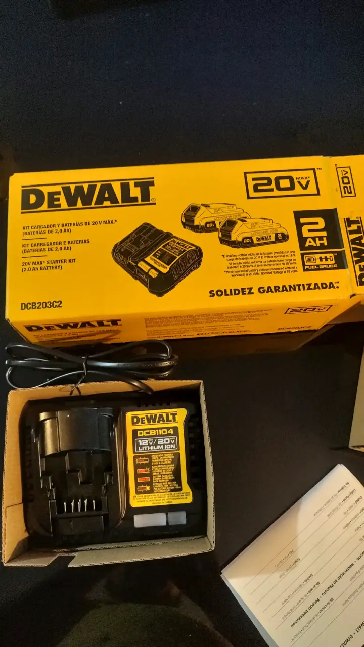 Cargador y baterías DeWalt 20V Max con kit - 4