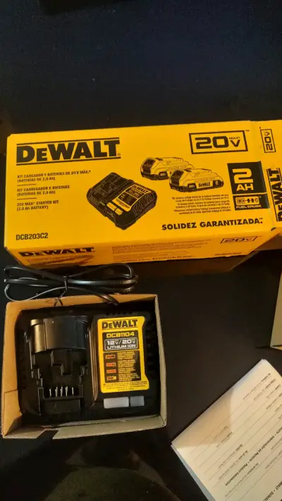 Cargador y baterías DeWalt 20V Max con kit - miniatura 4