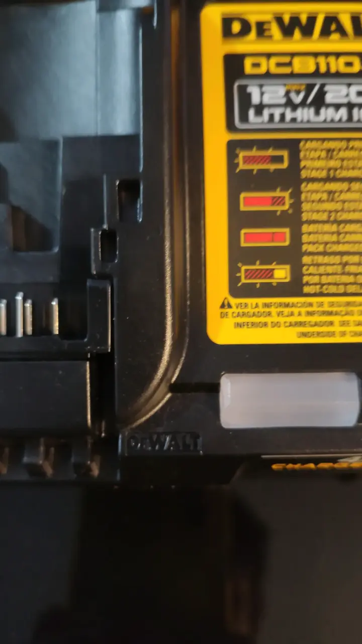Cargador y baterías DeWalt 20V Max con kit - 5