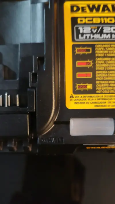 Cargador y baterías DeWalt 20V Max con kit - miniatura 5