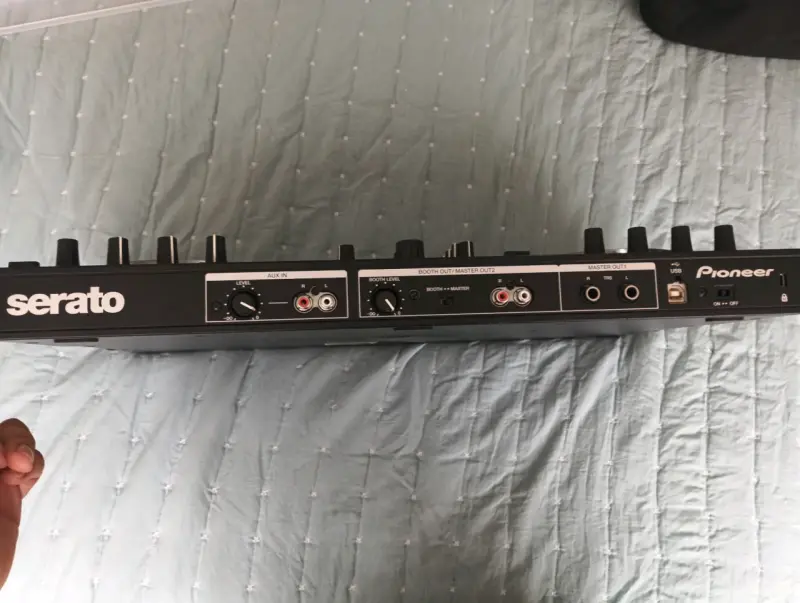 Controlador DJ Pioneer DDJ-SR con Serato - 2