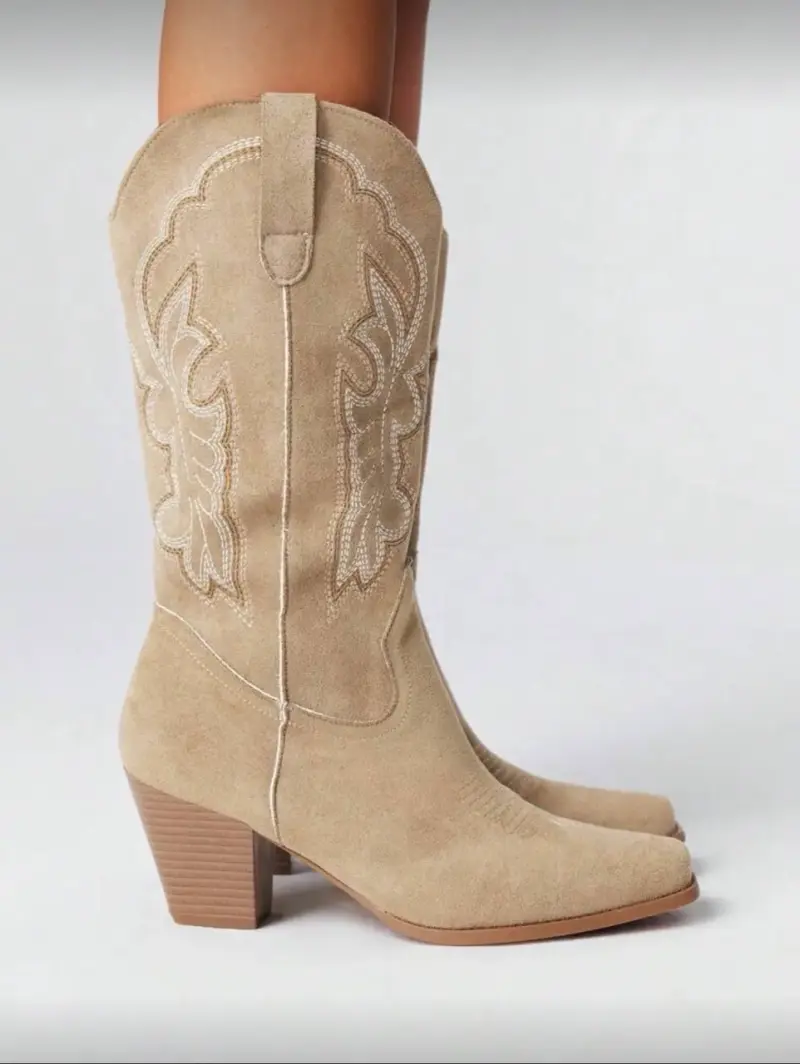 Botas vaqueras de gamuza beige con tacón - 3