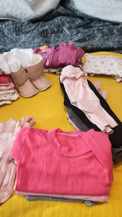 Ropa de bebé variada en buen estado de 0 a 1 año - miniatura 1