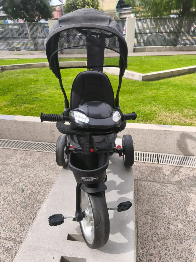 Triciclo para niños Bebeglo con toldo y manillar - 2