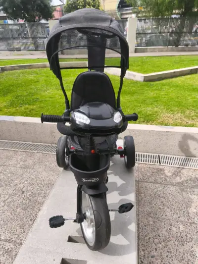 Triciclo para niños Bebeglo con toldo y manillar - miniatura 2