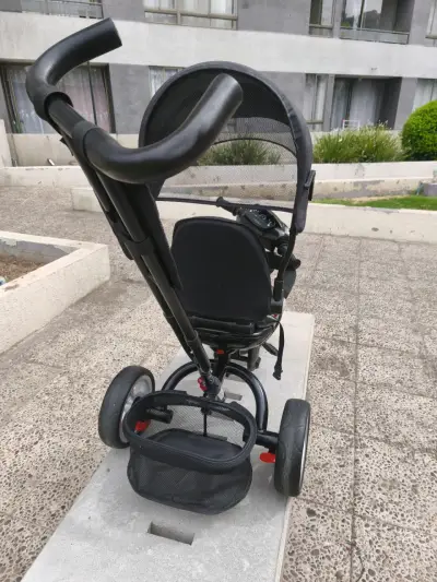 Triciclo para niños Bebeglo con toldo y manillar - miniatura 5