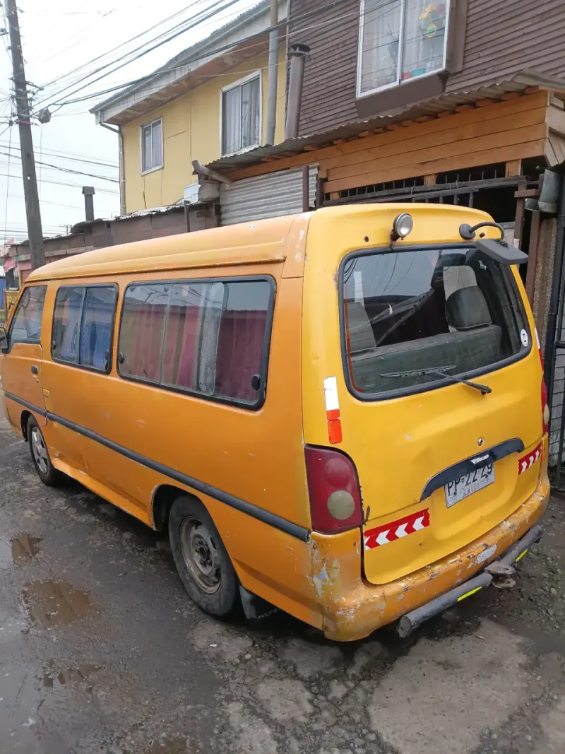 Furgón amarillo para transporte escolar - 4