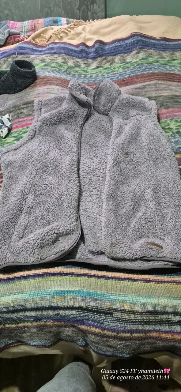 Chaleco de lana gris sin mangas