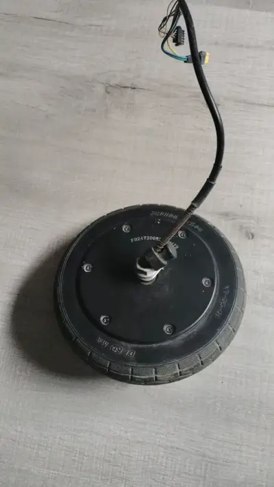 Rueda de motor eléctrico para scooter - miniatura 1