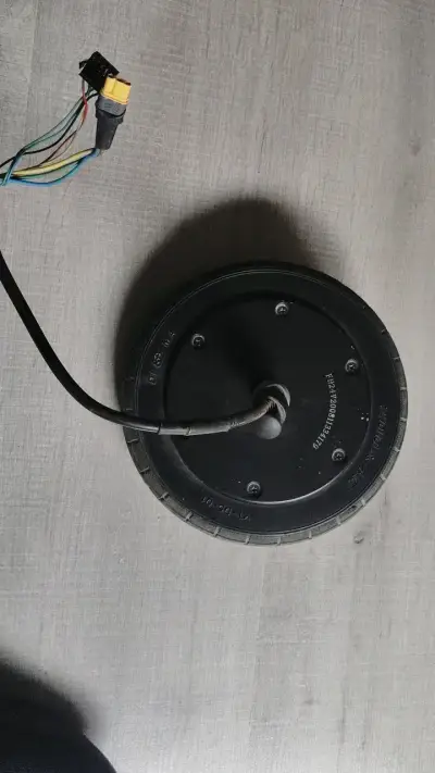 Rueda de motor eléctrico para scooter - miniatura 2