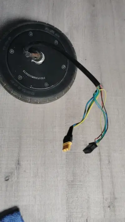 Rueda de motor eléctrico para scooter - miniatura 4