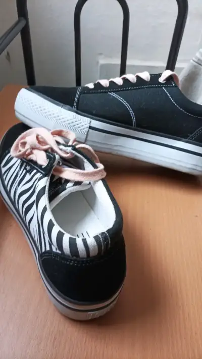 Zapatillas Maui and Sons negras con diseño de cebra - miniatura 4