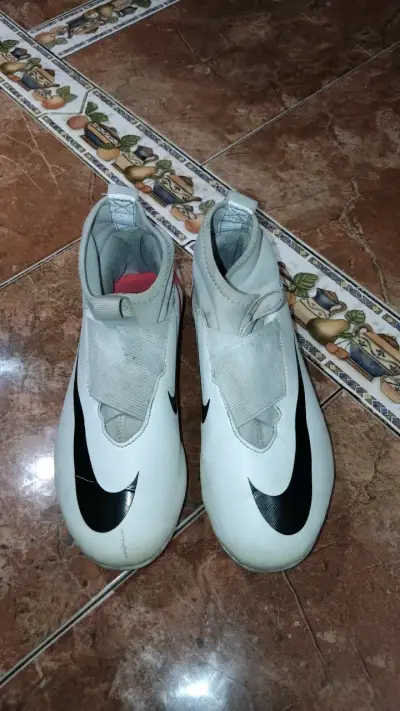 Botines de fútbol Nike Mercurial blancos y rojos - miniatura 2