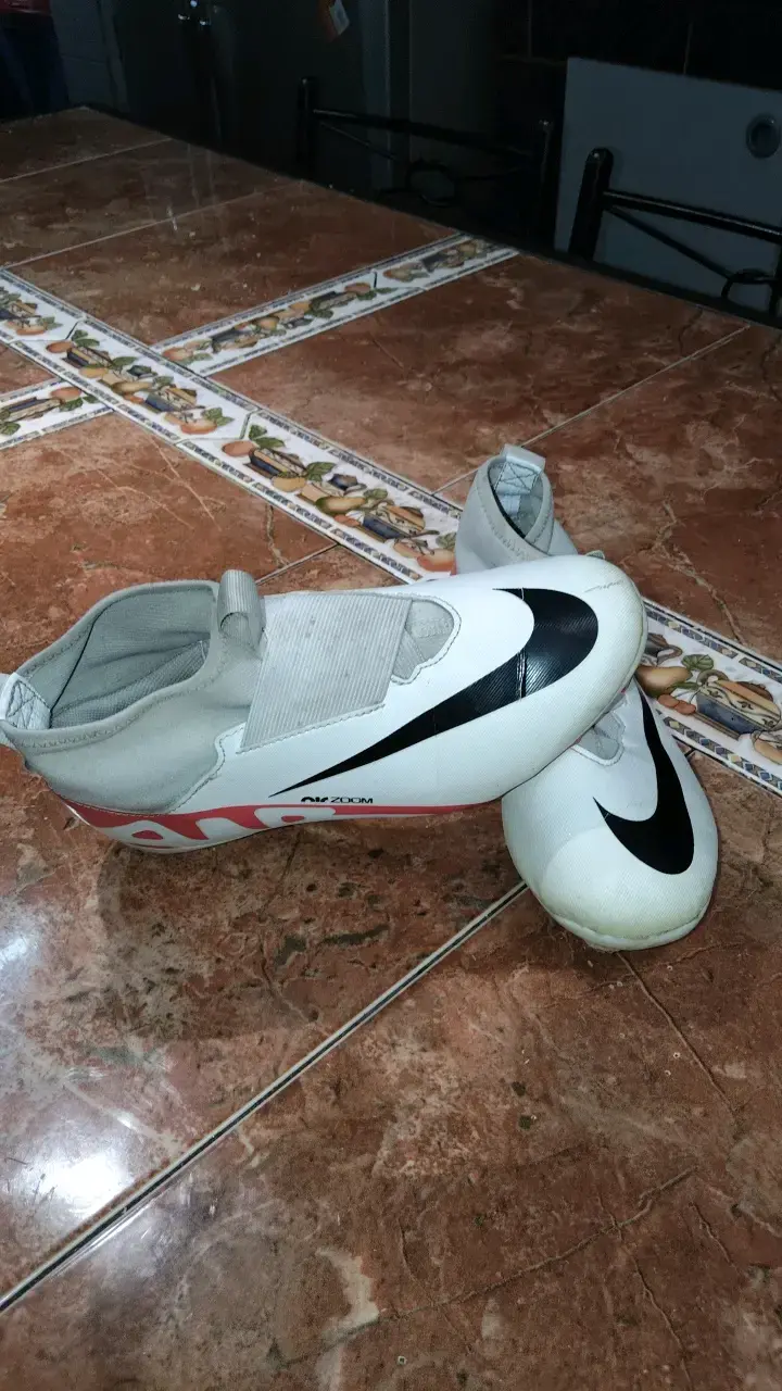 Botines de fútbol Nike Mercurial blancos y rojos - 3