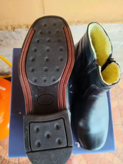 Botines de cuero negro con forro interior - miniatura 3