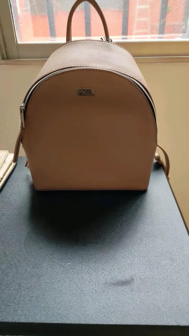 Mochila beige Karl Lagerfeld elegante