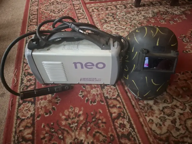 Soldadora Inversora Neo con Máscara de Soldar - 1