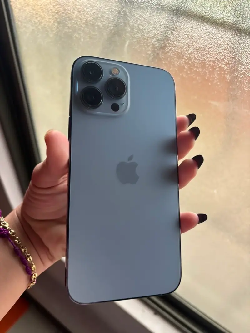 iPhone 13 Pro Max en buen estado - 1