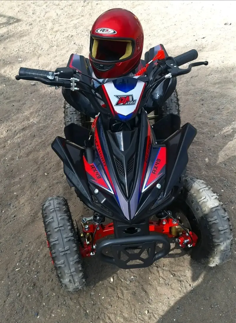 Cuatrimoto infantil Dazzle Offroad con casco rojo - 2