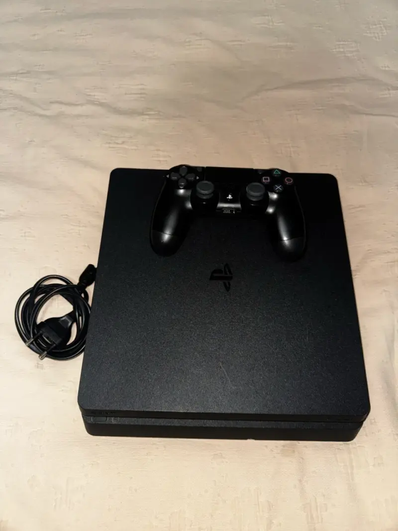 Consola PlayStation 4 con control y cable