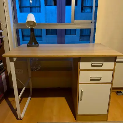 Escritorio de madera con silla ergonómica - miniatura 4