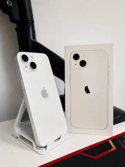 iPhone 13 blanco con caja y accesorios - miniatura 1