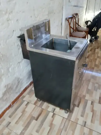 Freidora industrial de acero inoxidable con ruedas - miniatura 1