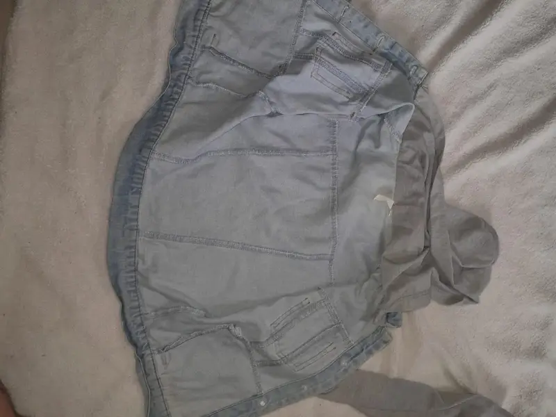 Chaqueta de mezclilla con capucha gris - 2