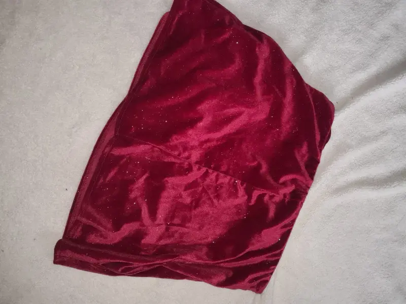 Falda corta de terciopelo rojo brillante - 2
