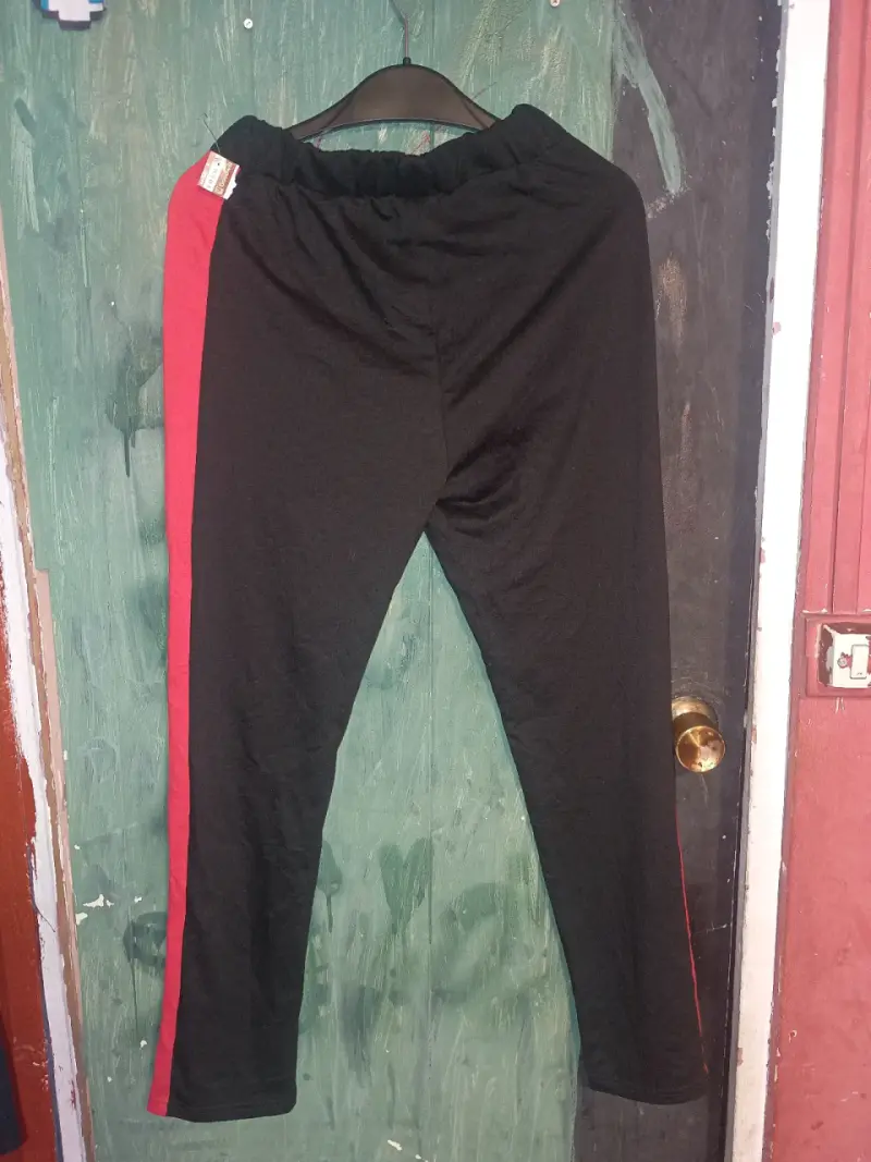Pantalones deportivos negros con franjas rojas M - 2