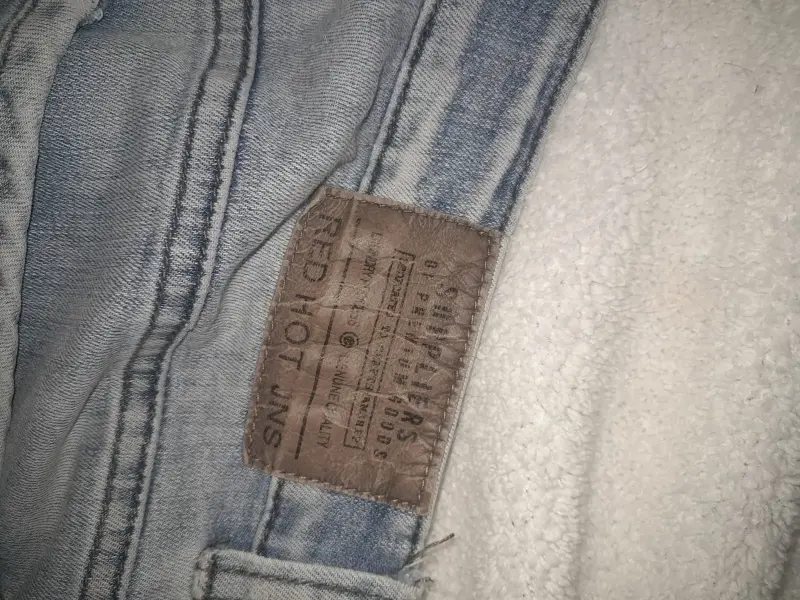 Jeans de mezclilla desgastados Red Hot JNS - 3
