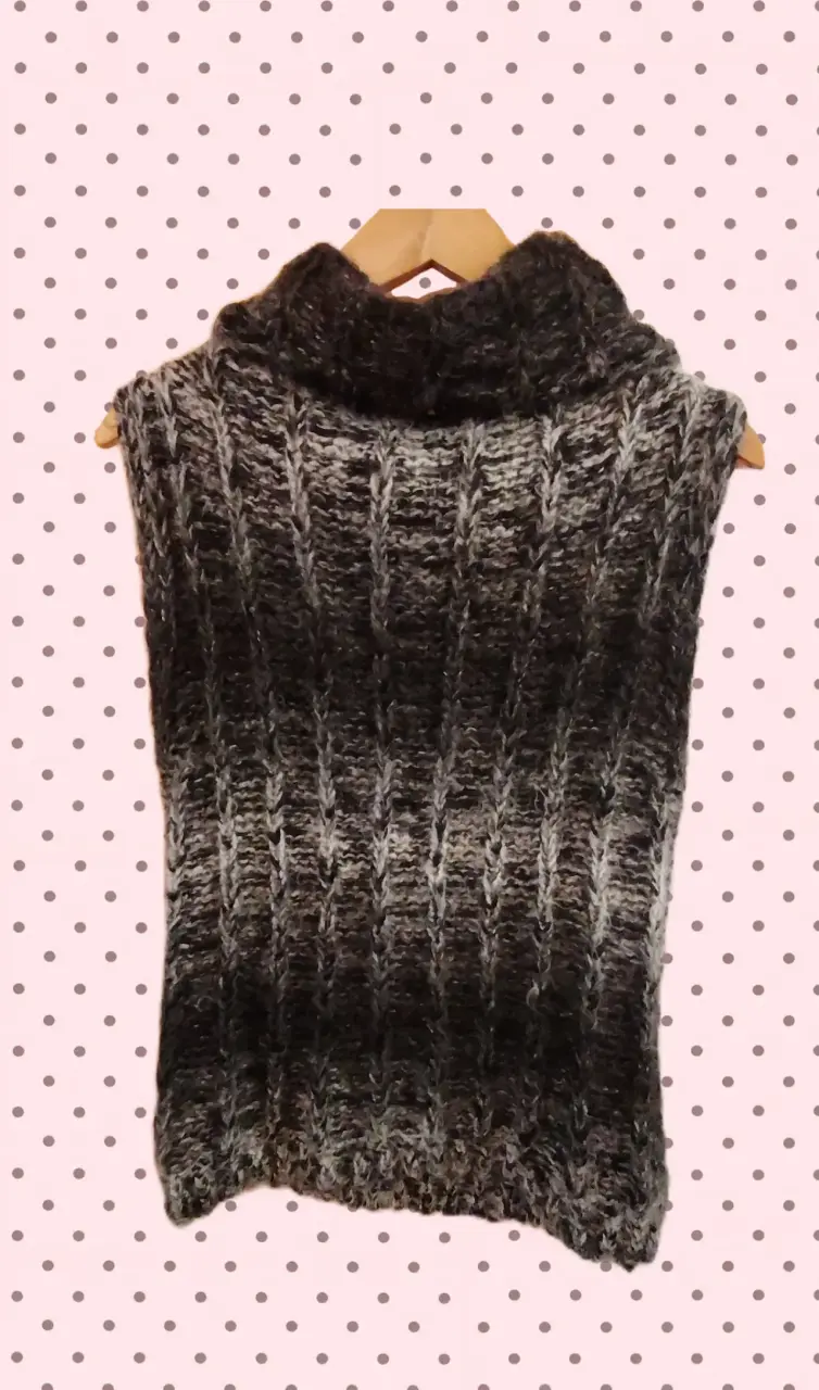 Chaleco de punto gris con cuello alto - 2