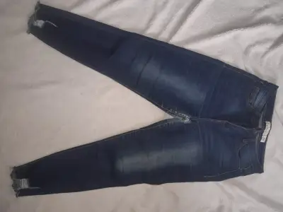 Jeans ajustados azul oscuro para mujer - miniatura 1