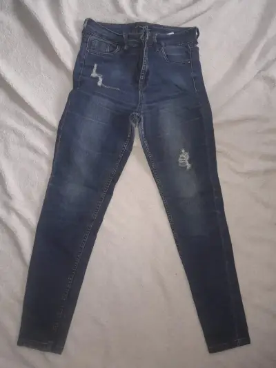 Jeans ajustados de mezclilla azul desgastados - miniatura 1