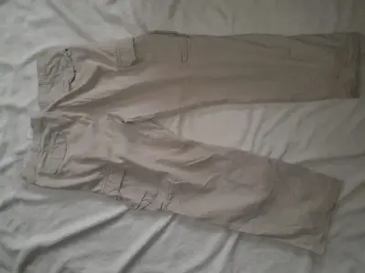 Pantalones cargo beige para hombre - miniatura 3
