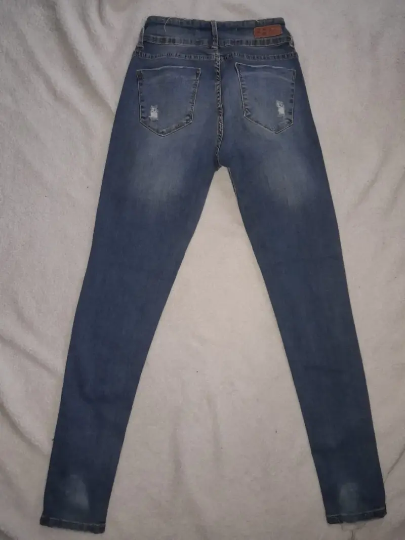 Jeans ajustados desgastados para mujer - 3