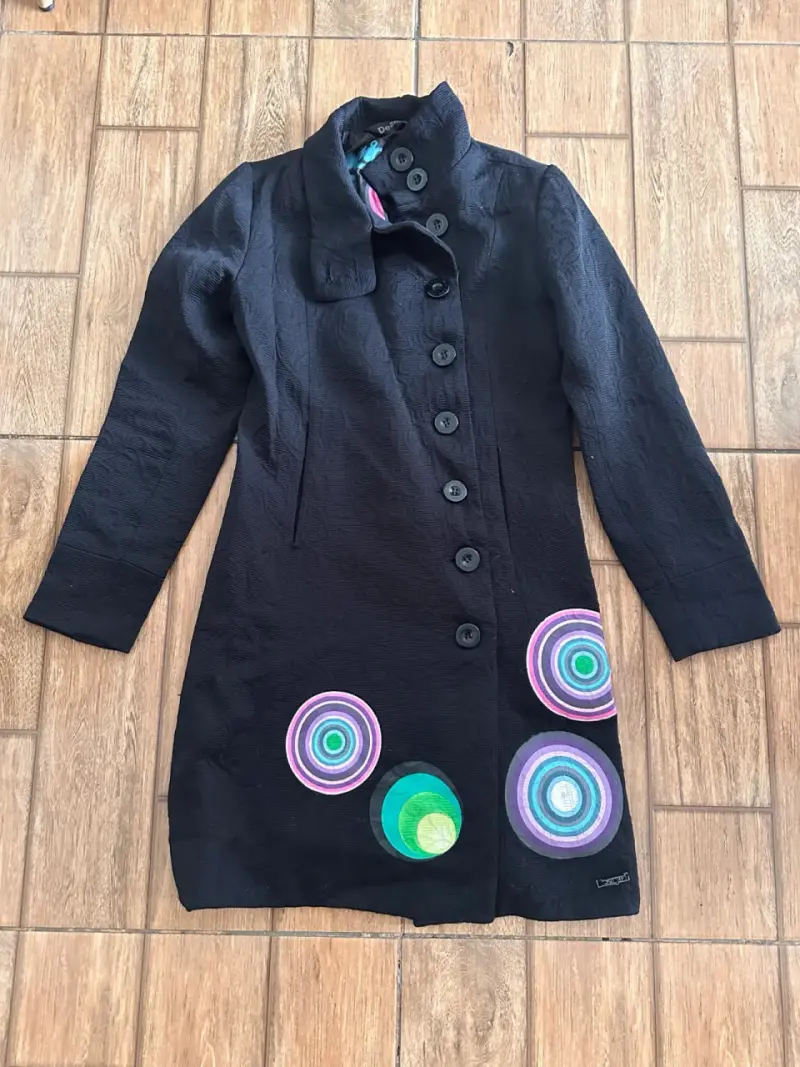 Abrigo negro con diseño circular Desigual - 1
