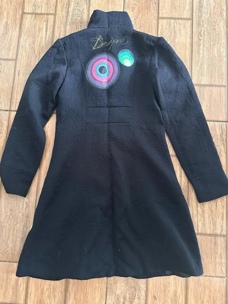 Abrigo negro con diseño circular Desigual - 2