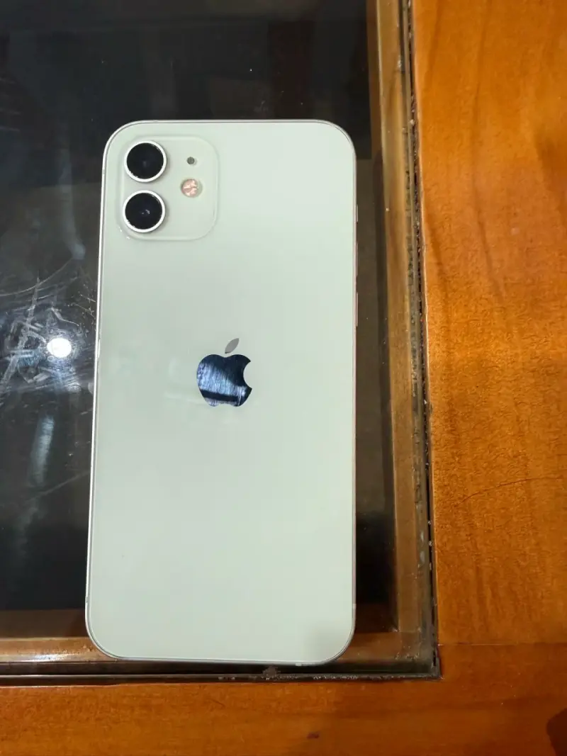 iPhone 12 de 64GB en buen estado - 1