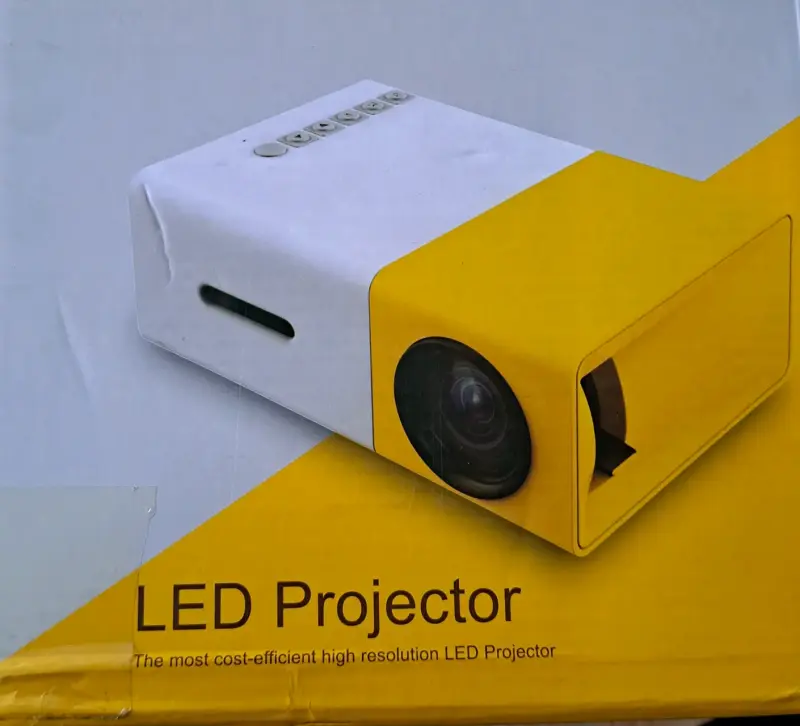 Mini Proyector LED HD Portátil con Control Remoto - 1
