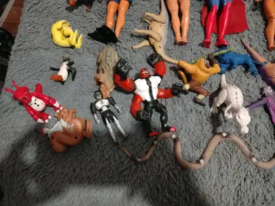 Lote de figuras de acción y juguetes variados - miniatura 12