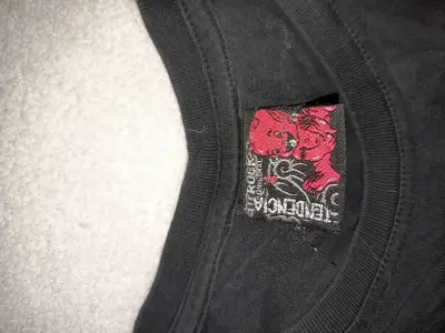 Polera negra Pantera con diseño gráfico - miniatura 3