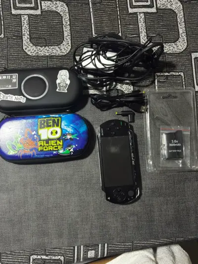 Consola portátil Sony PSP con accesorios - miniatura 2